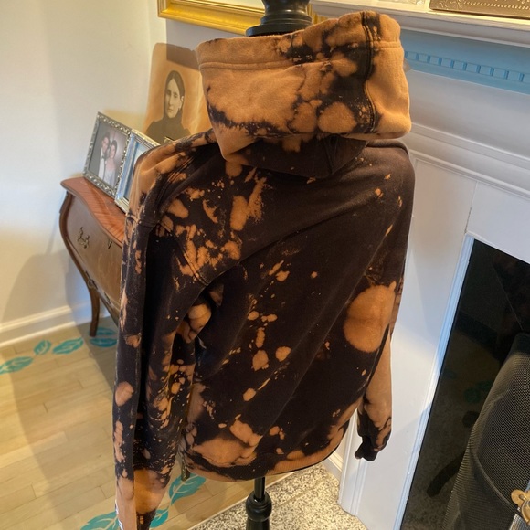 Like new condition sweatshirt - Picture 3 of 3